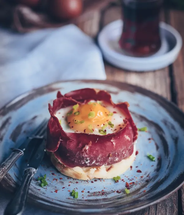 Pastırmalı Yumurtalı Muffin