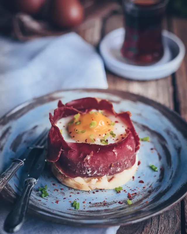 Pastırmalı Yumurtalı Muffin