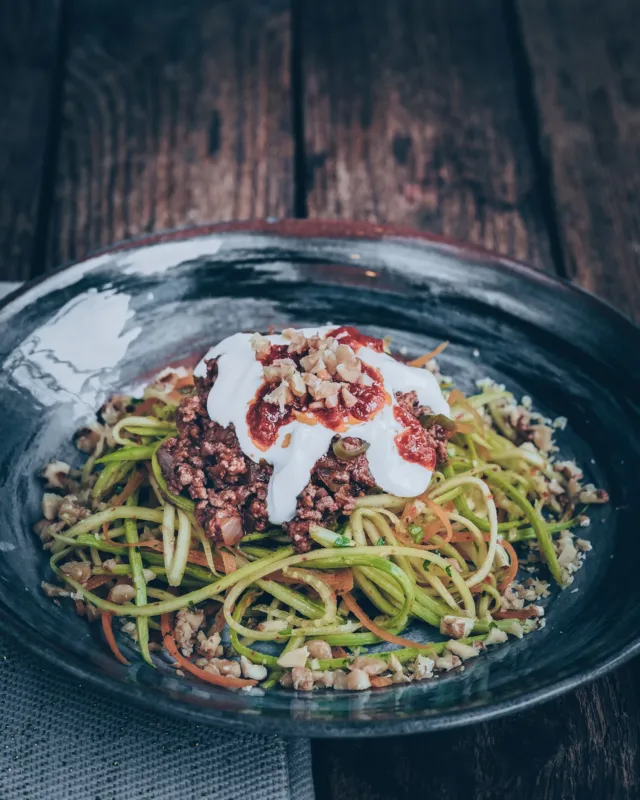 Yoğurtlu Zoodle Spagetti