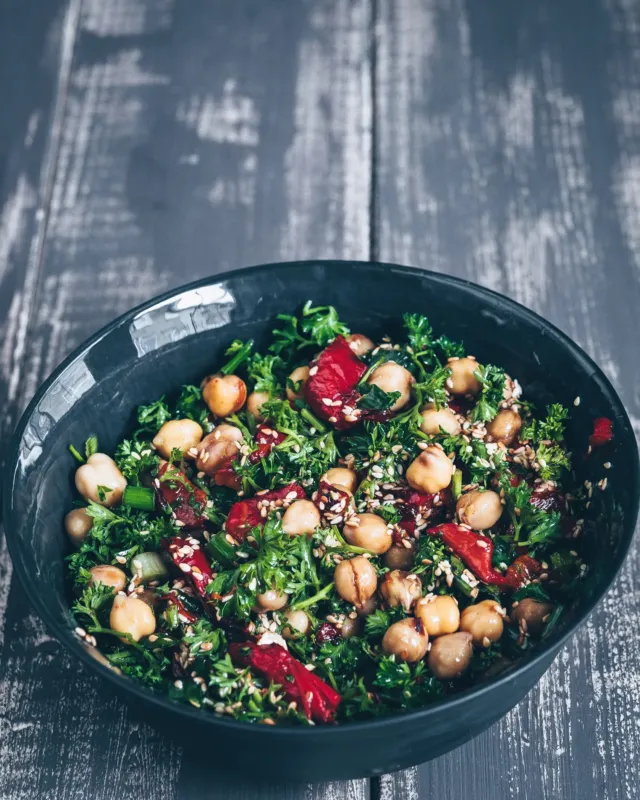 Nar Ekşili Nohut Salatası
