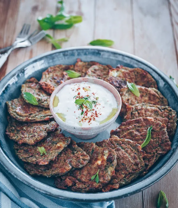 Köz Patlıcan Mücveri
